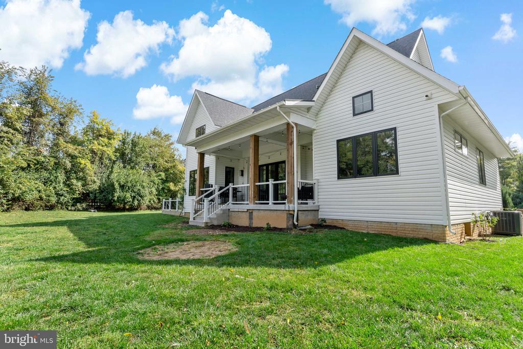 7677 Middleway Pike