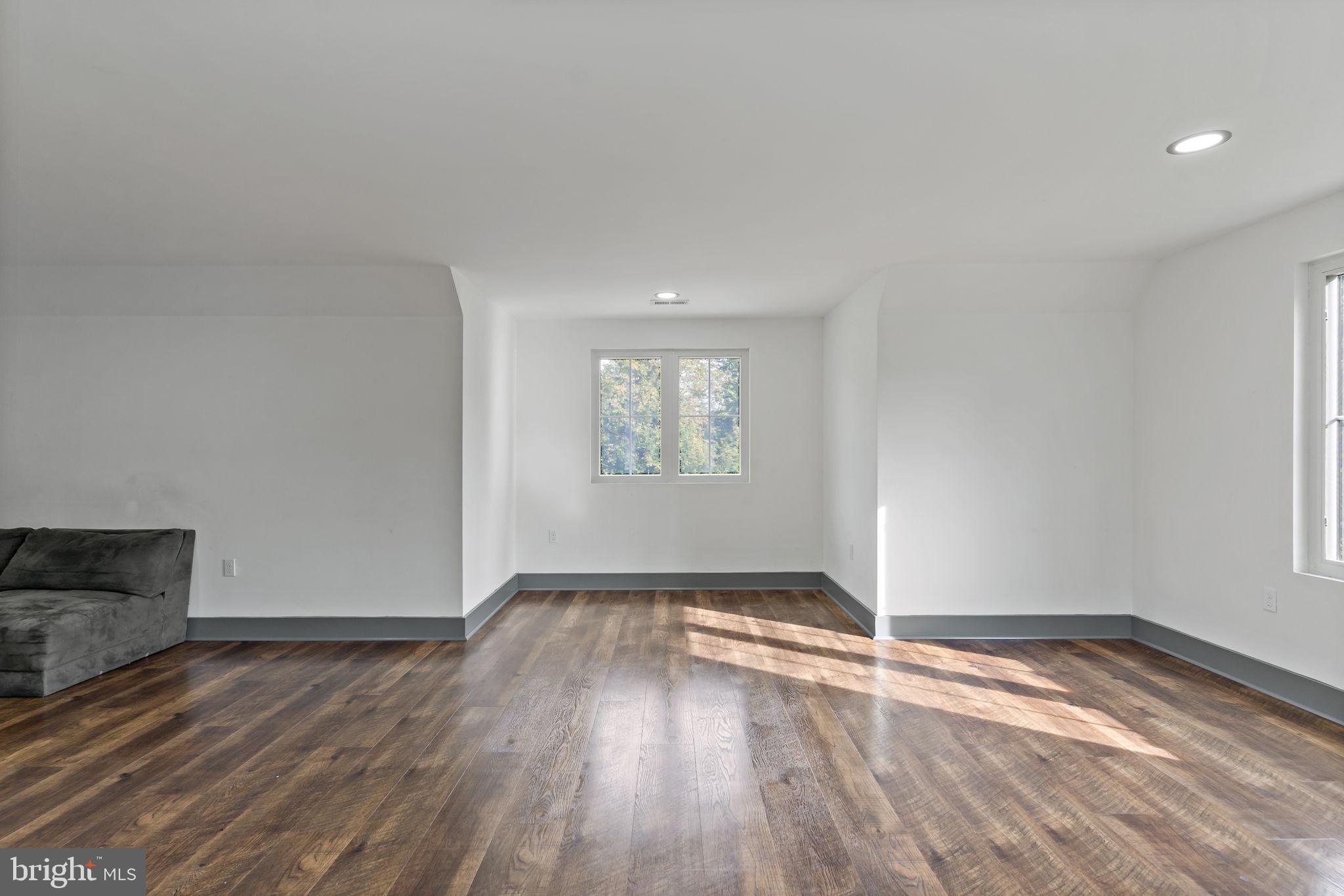 7677 Middleway Pike