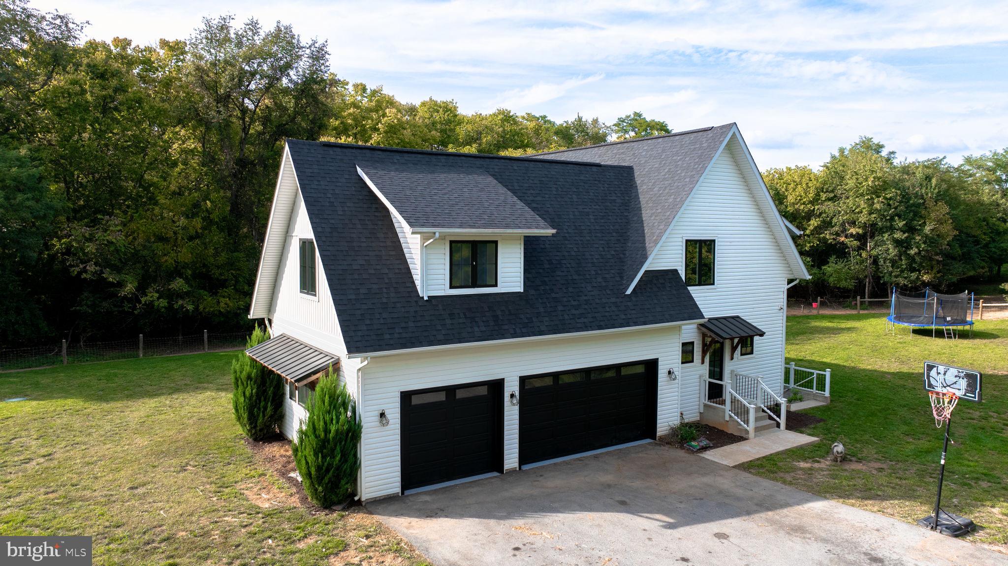 7677 Middleway Pike