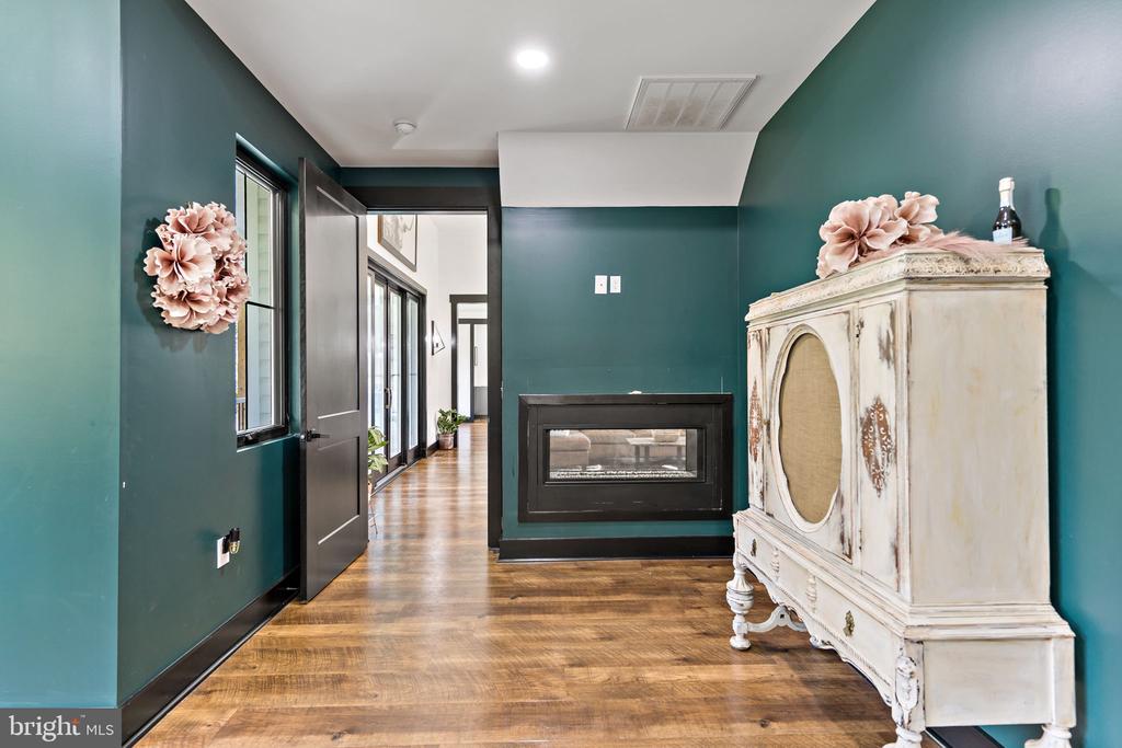 7677 Middleway Pike