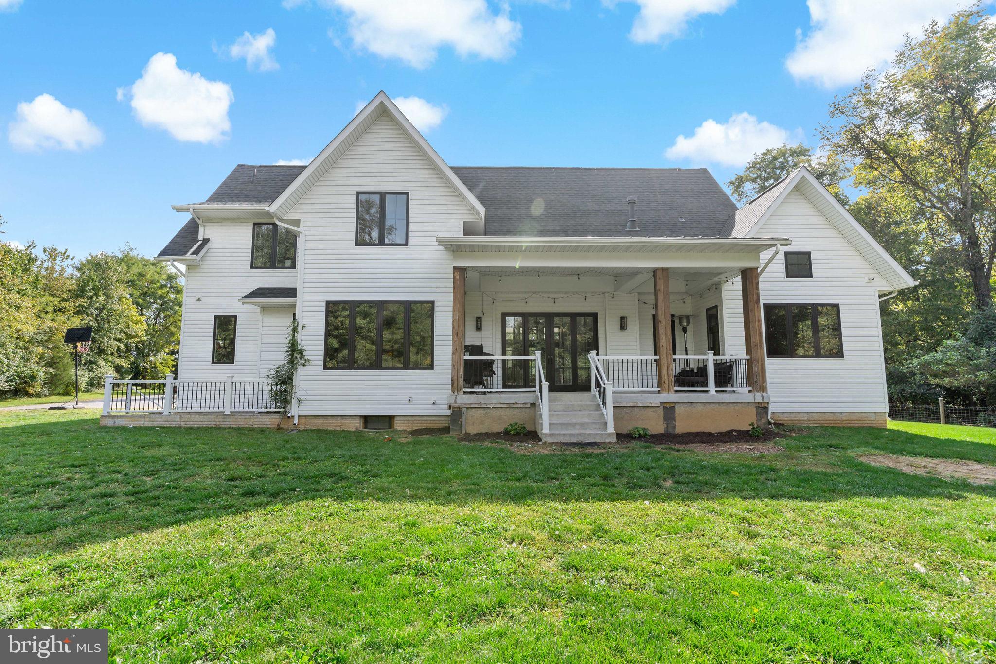 7677 Middleway Pike