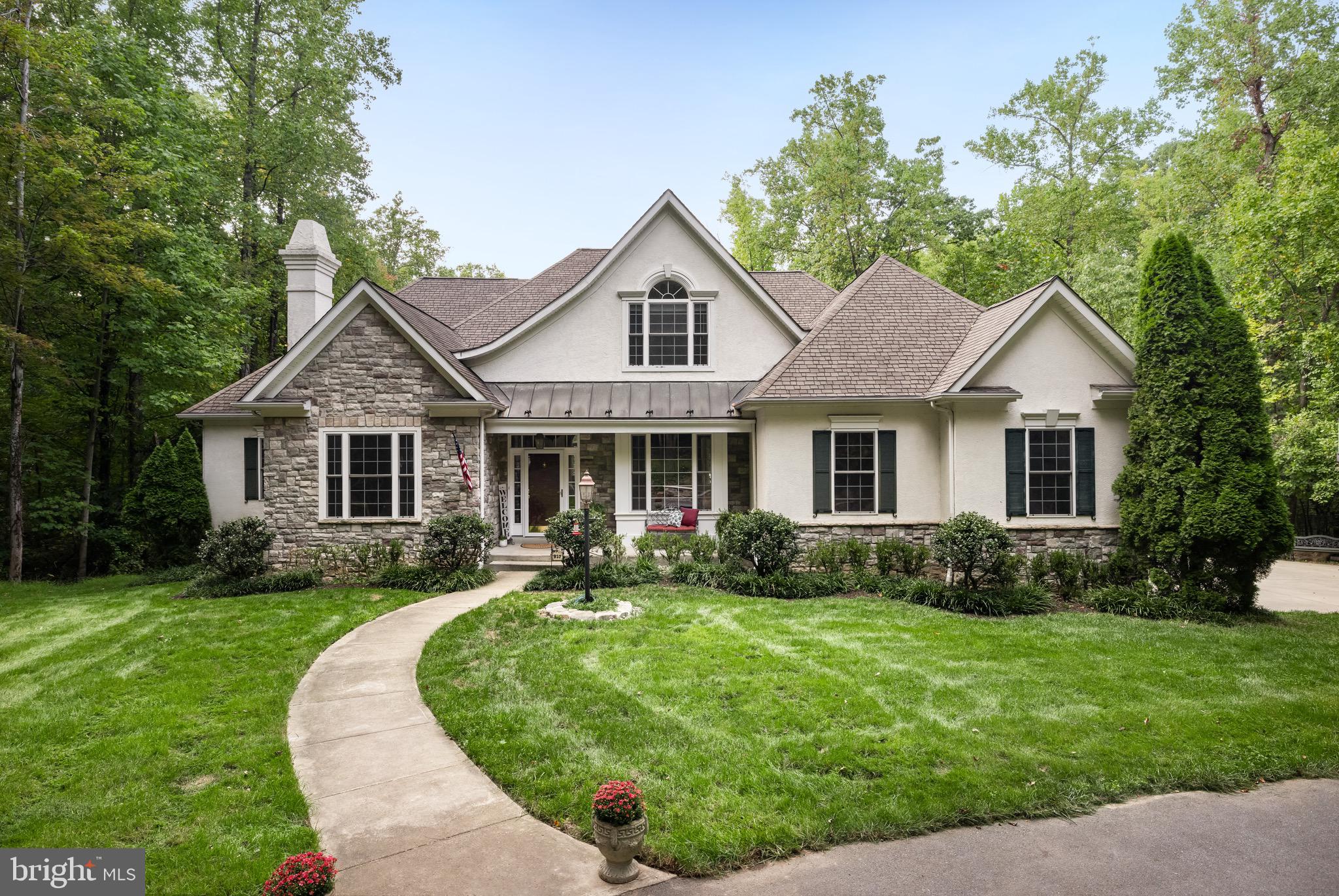 957 Johnnycake Ln