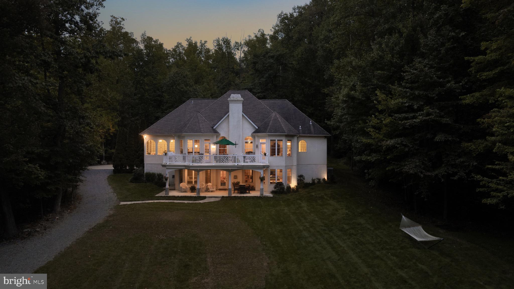 957 Johnnycake Ln