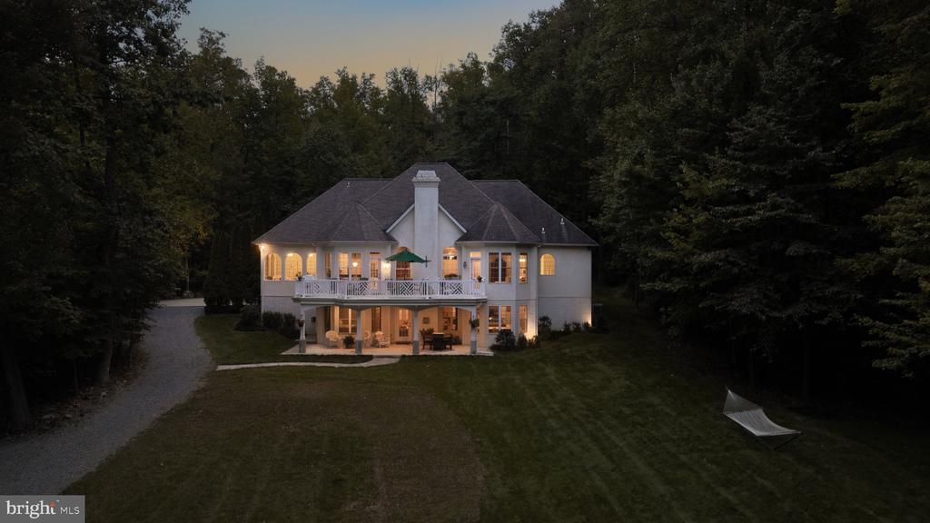 957 Johnnycake Ln