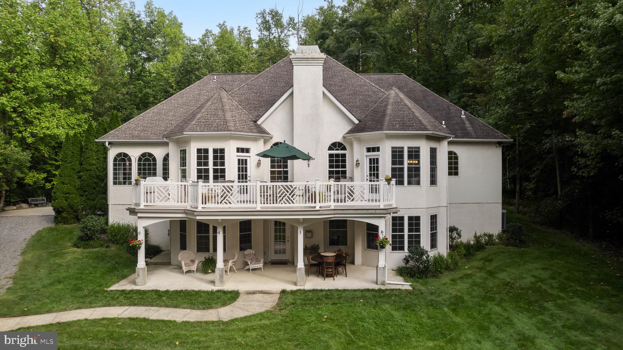 957 Johnnycake Ln