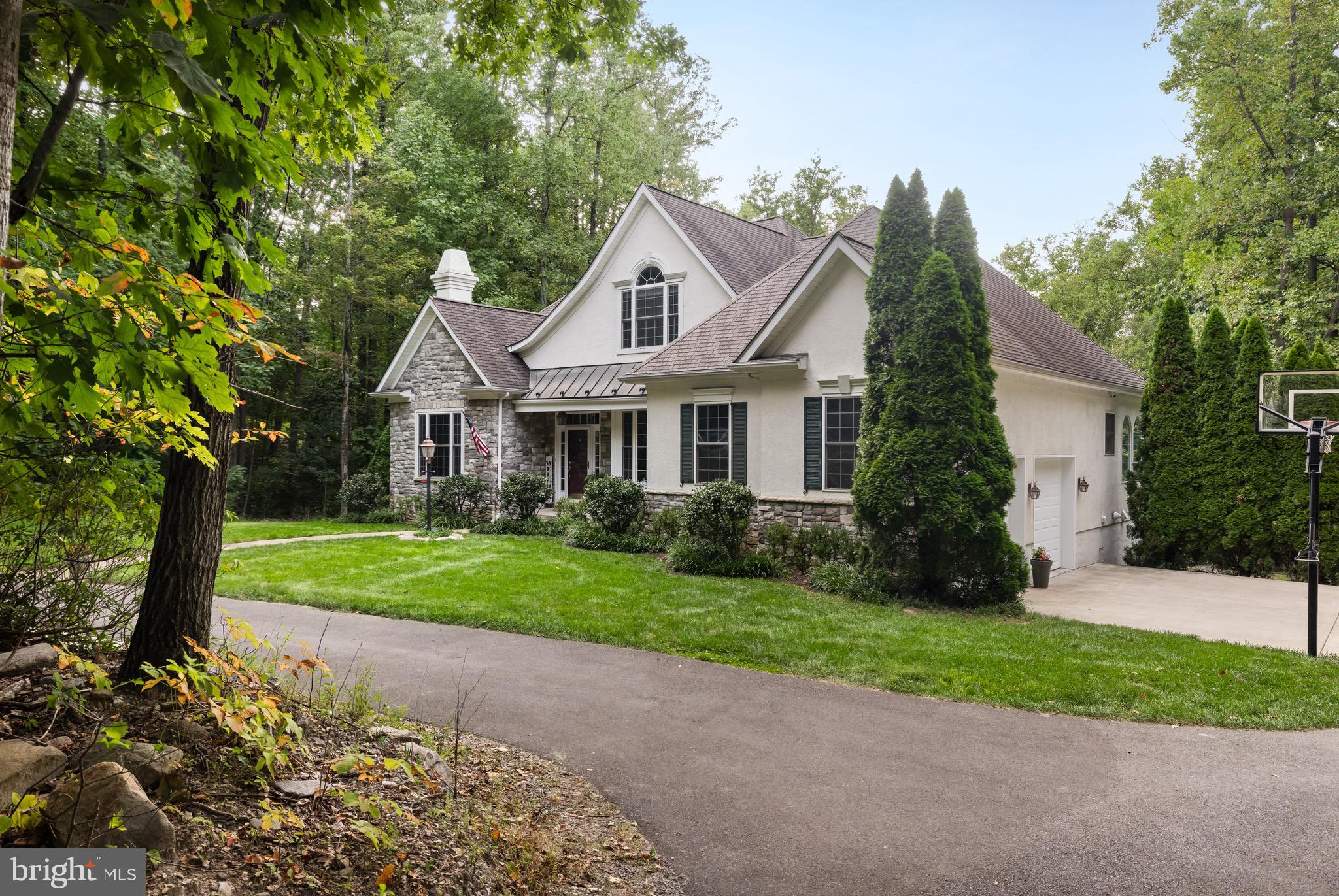 957 Johnnycake Ln