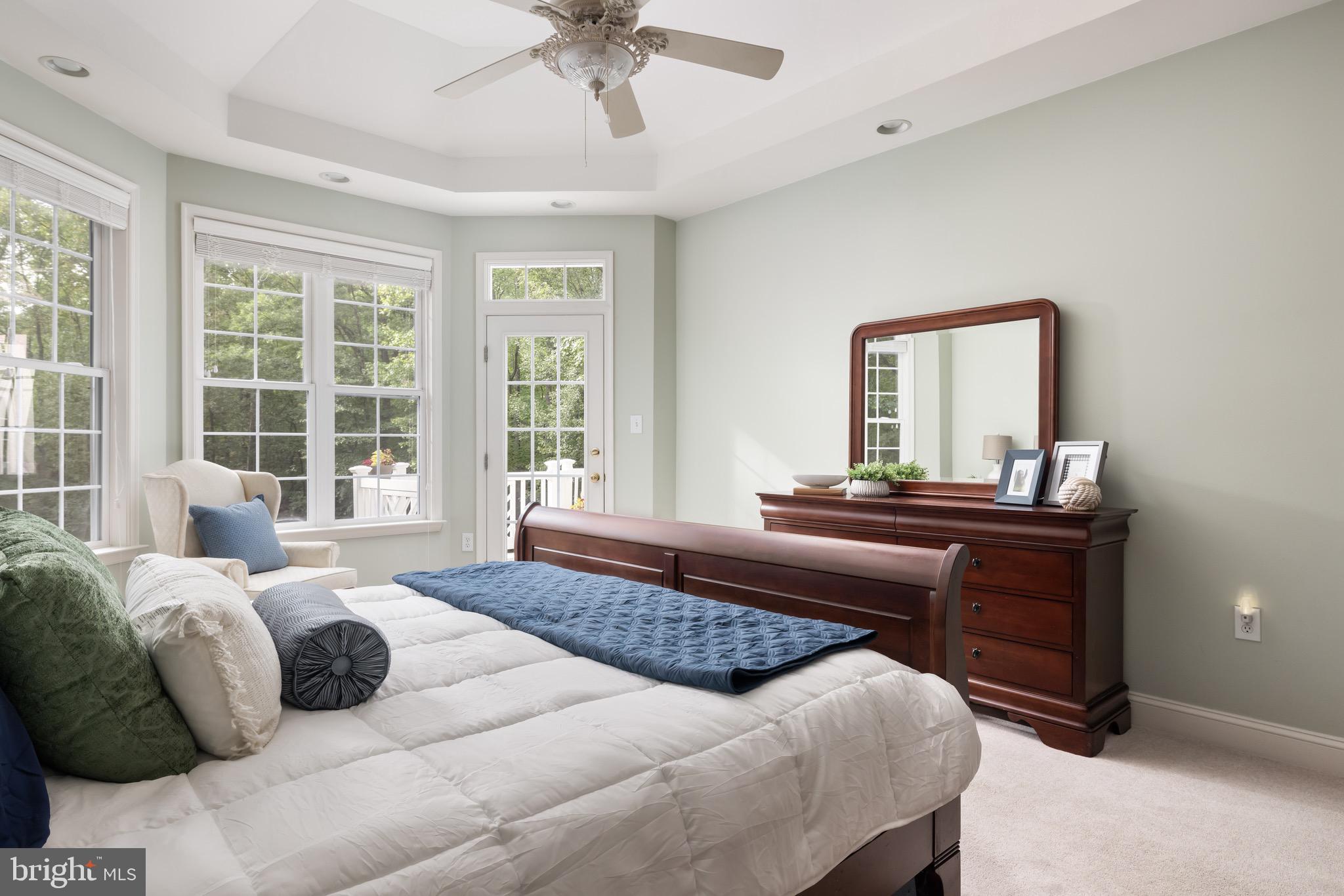 957 Johnnycake Ln