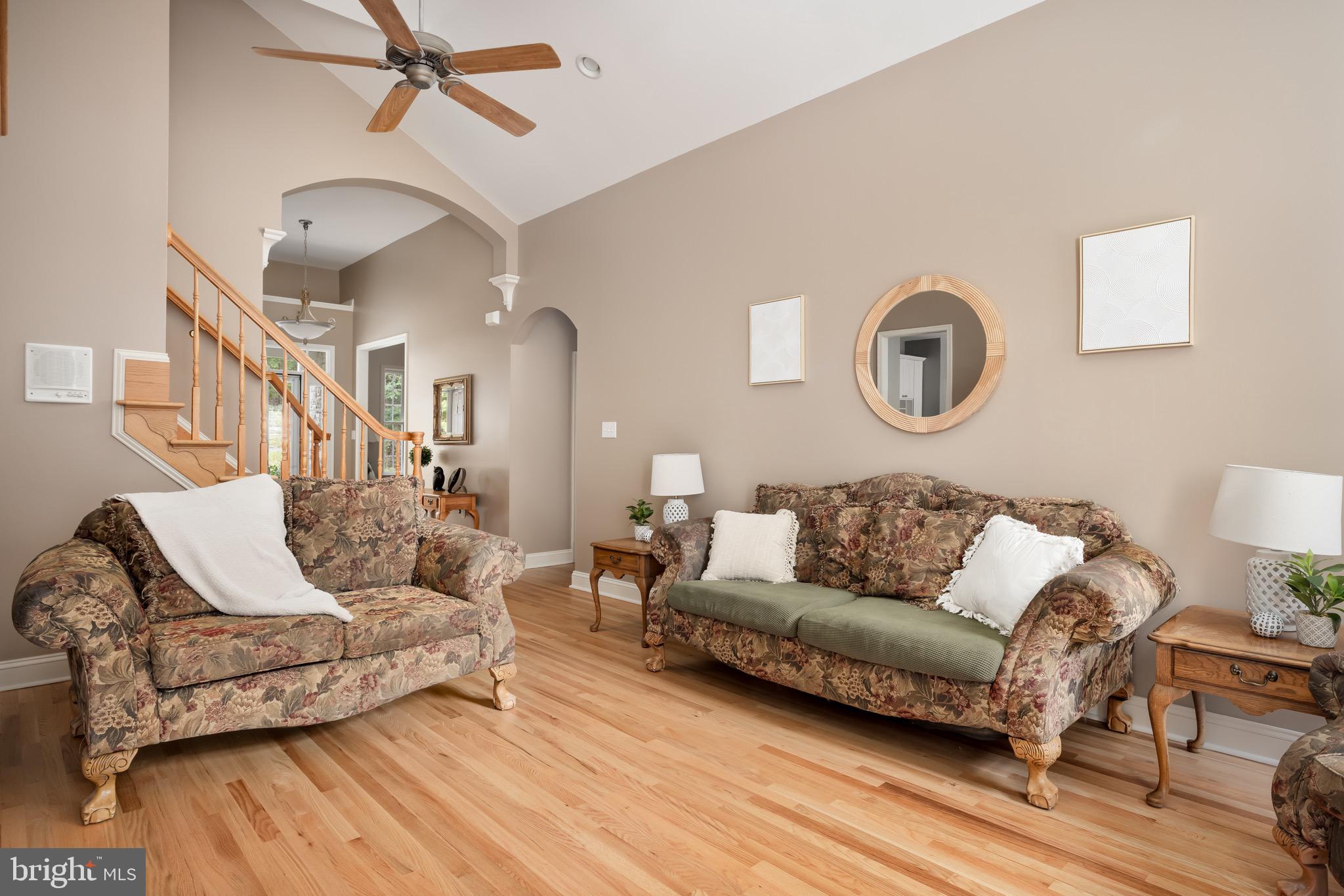 957 Johnnycake Ln