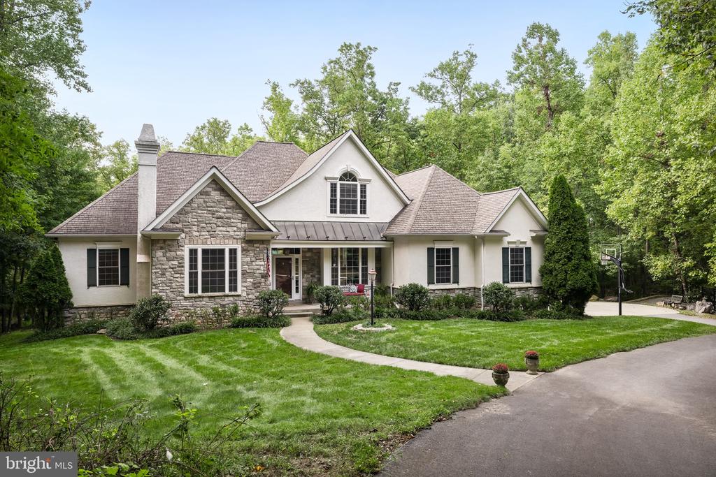 957 Johnnycake Ln