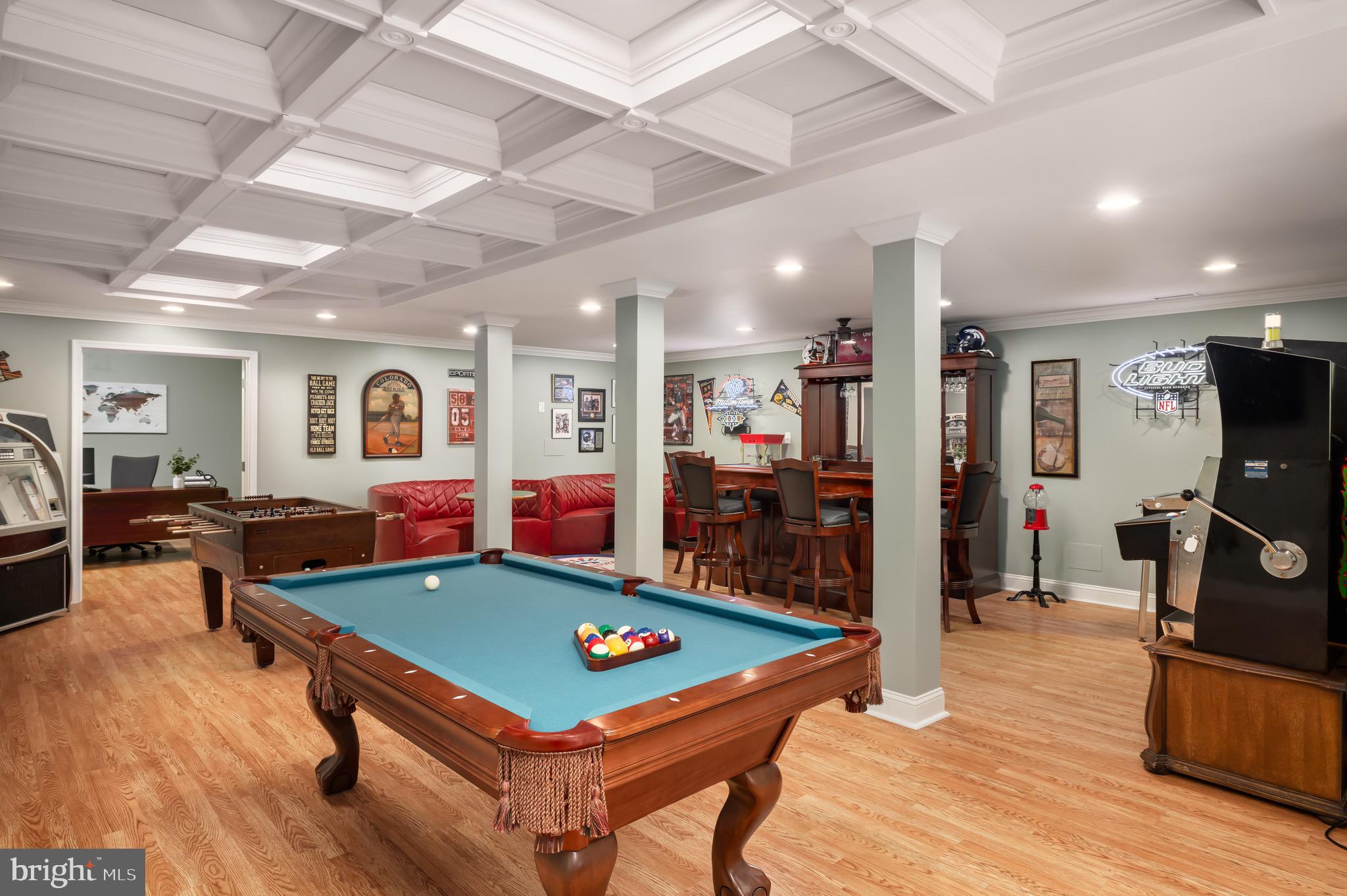 957 Johnnycake Ln