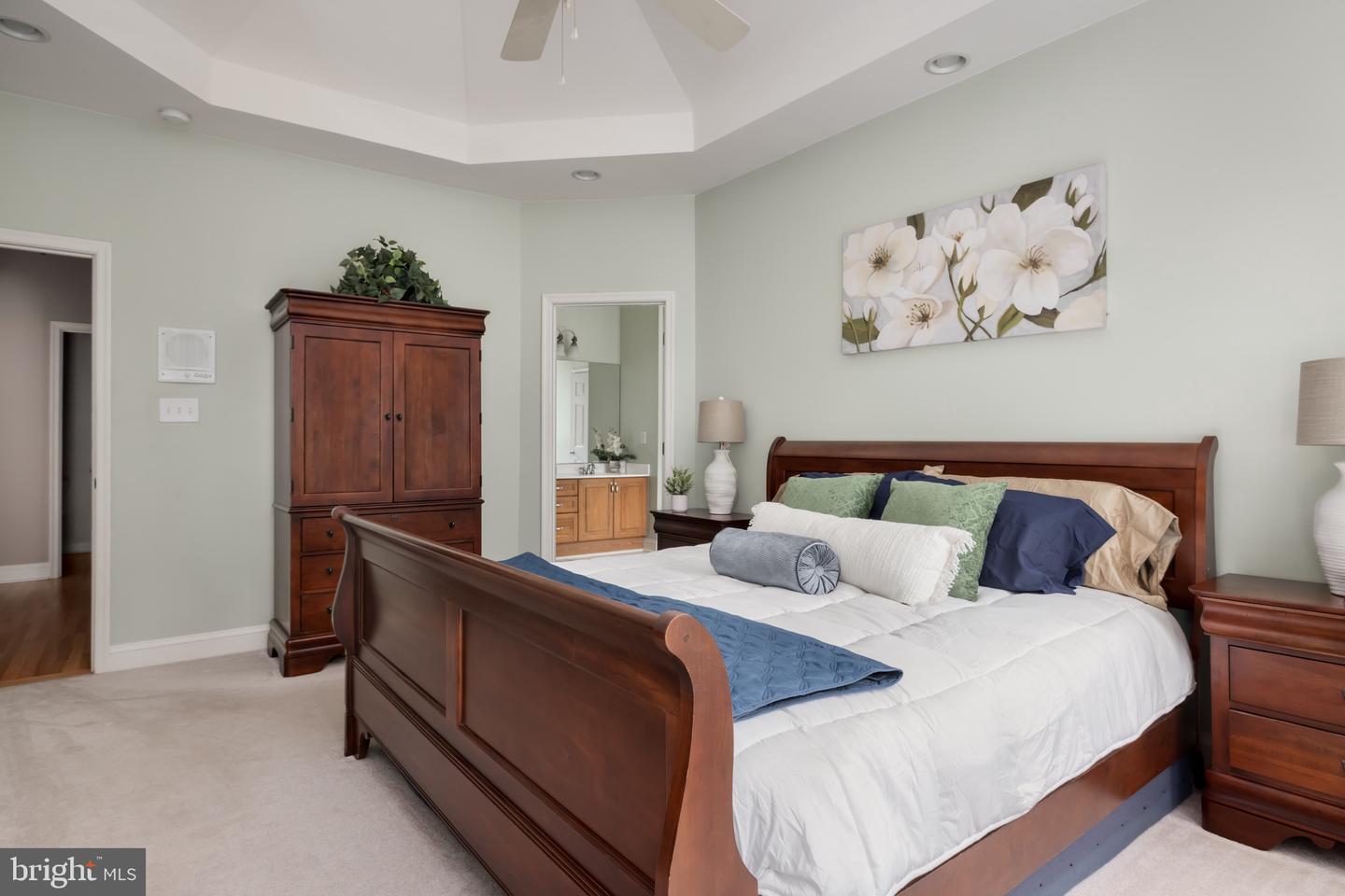 957 Johnnycake Ln