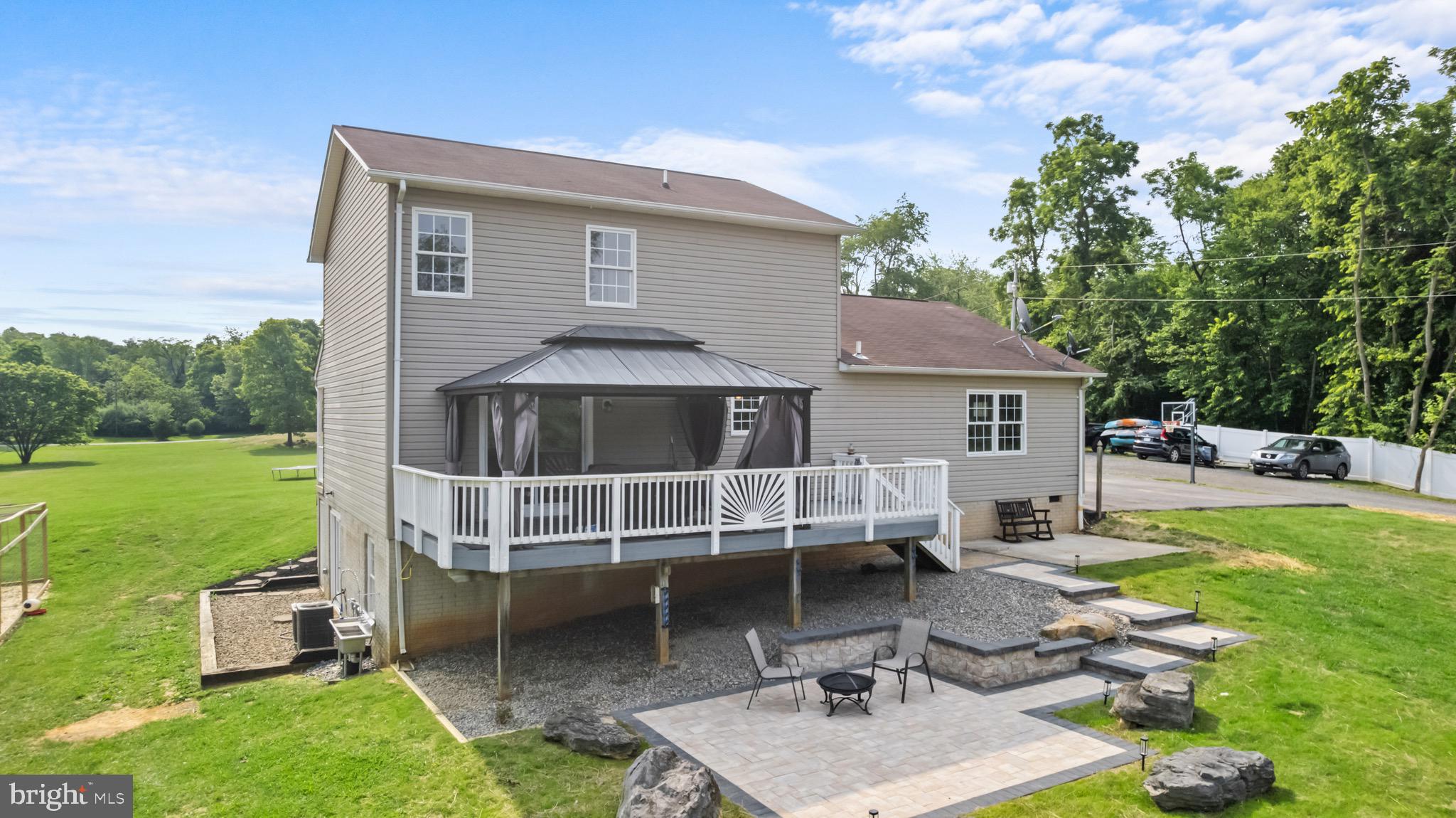 927 Persimmon Ln