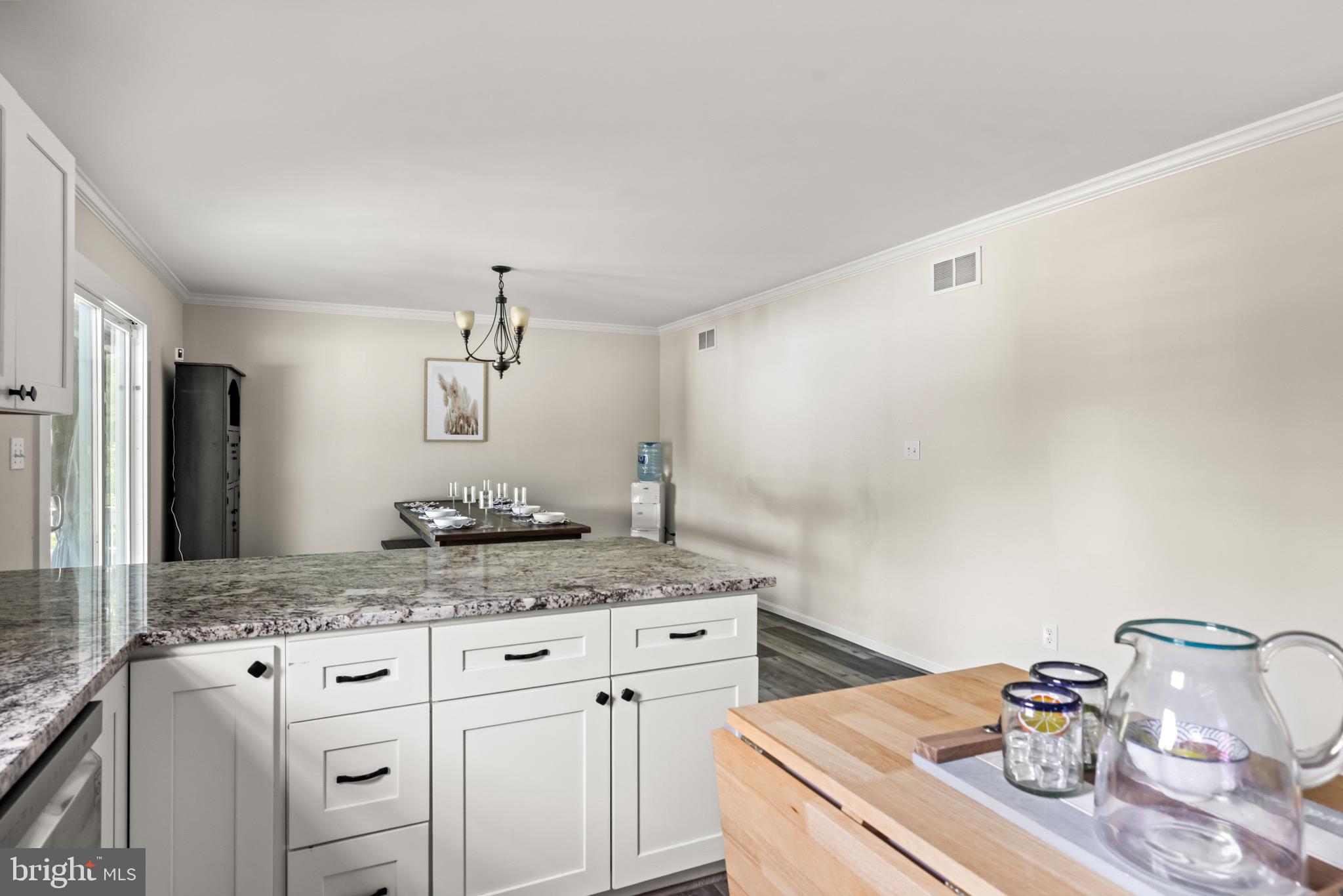 927 Persimmon Ln