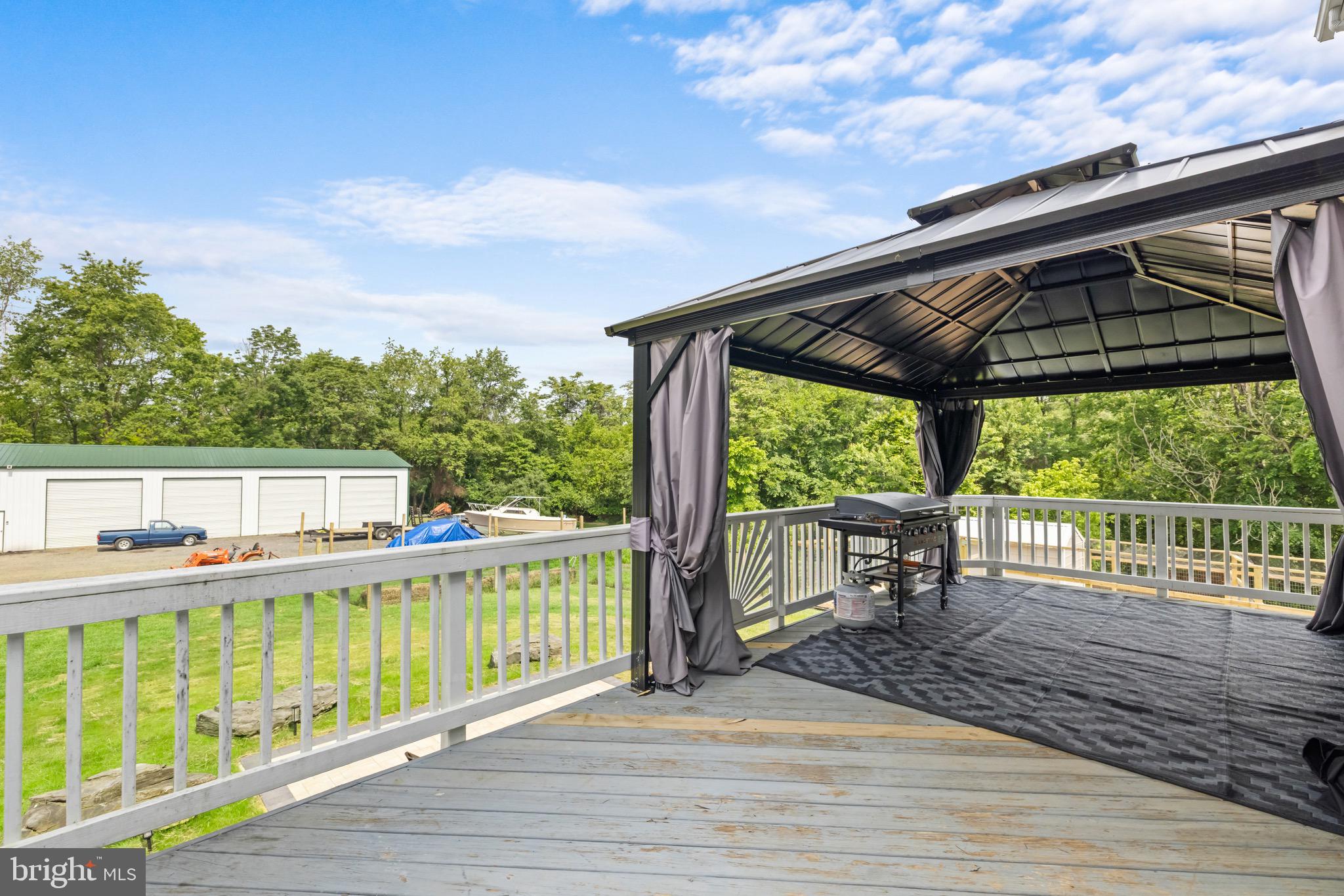 927 Persimmon Ln