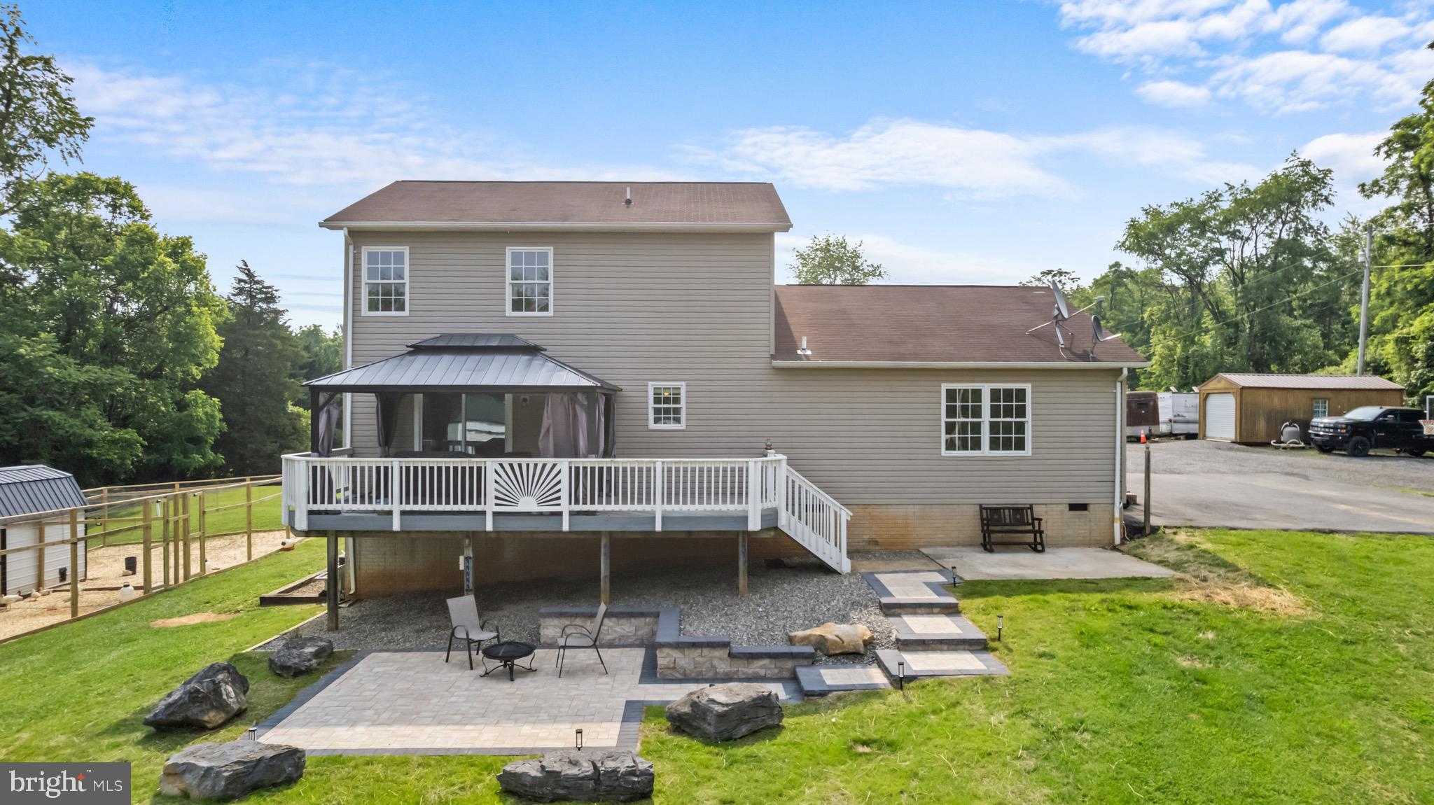 927 Persimmon Ln