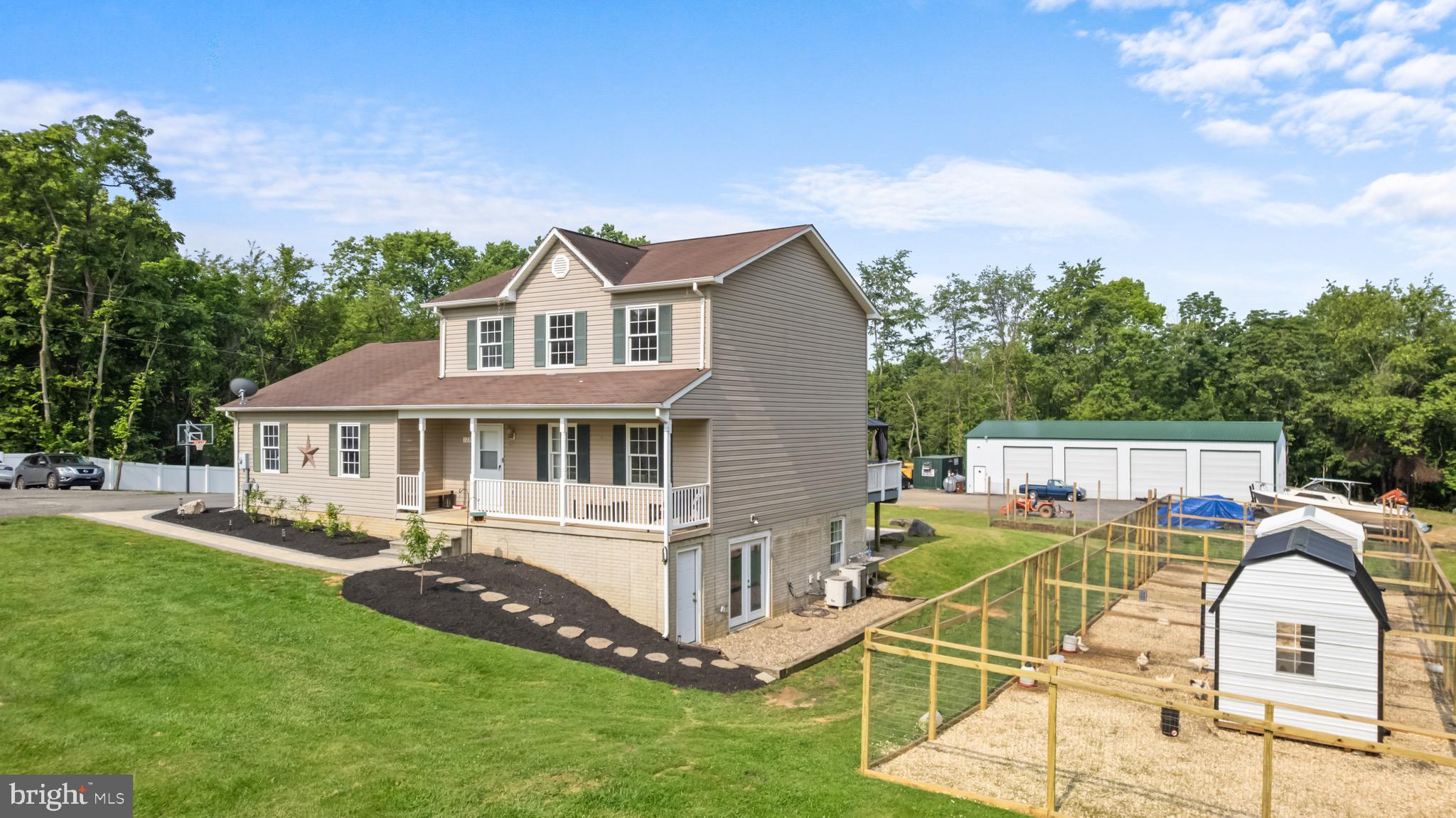 927 Persimmon Ln