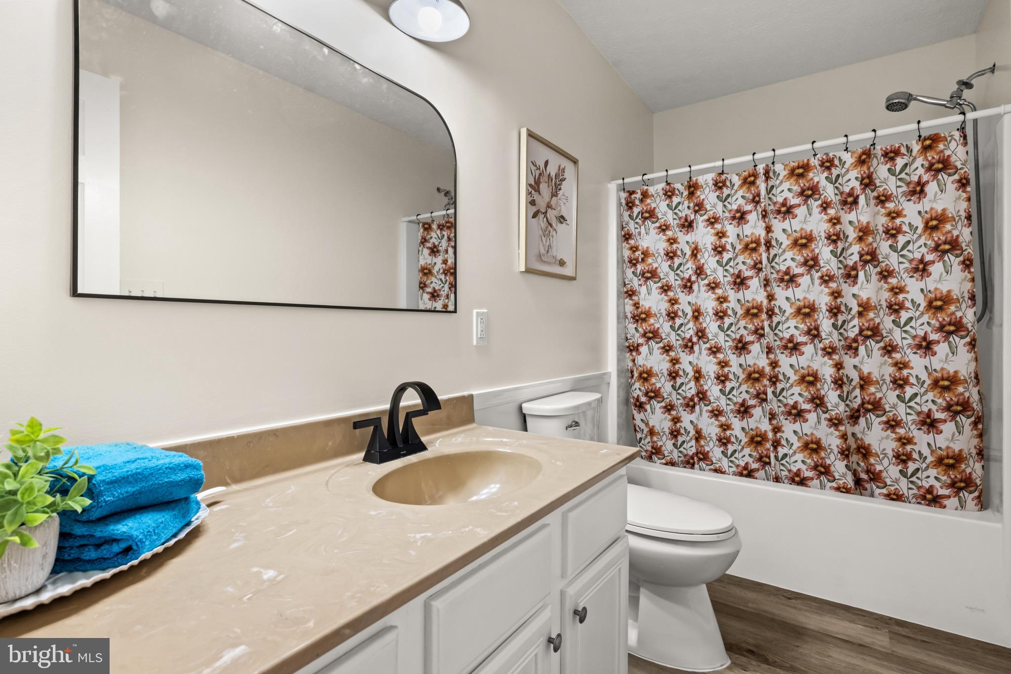 927 Persimmon Ln