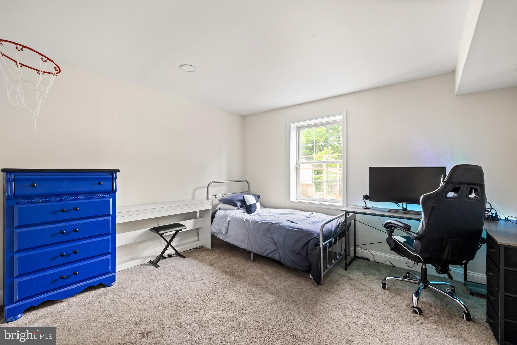 927 Persimmon Ln