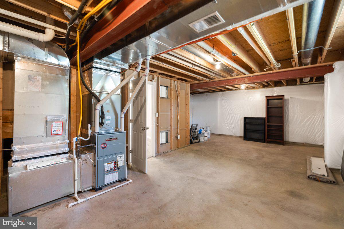 12 GLENBROOK RD