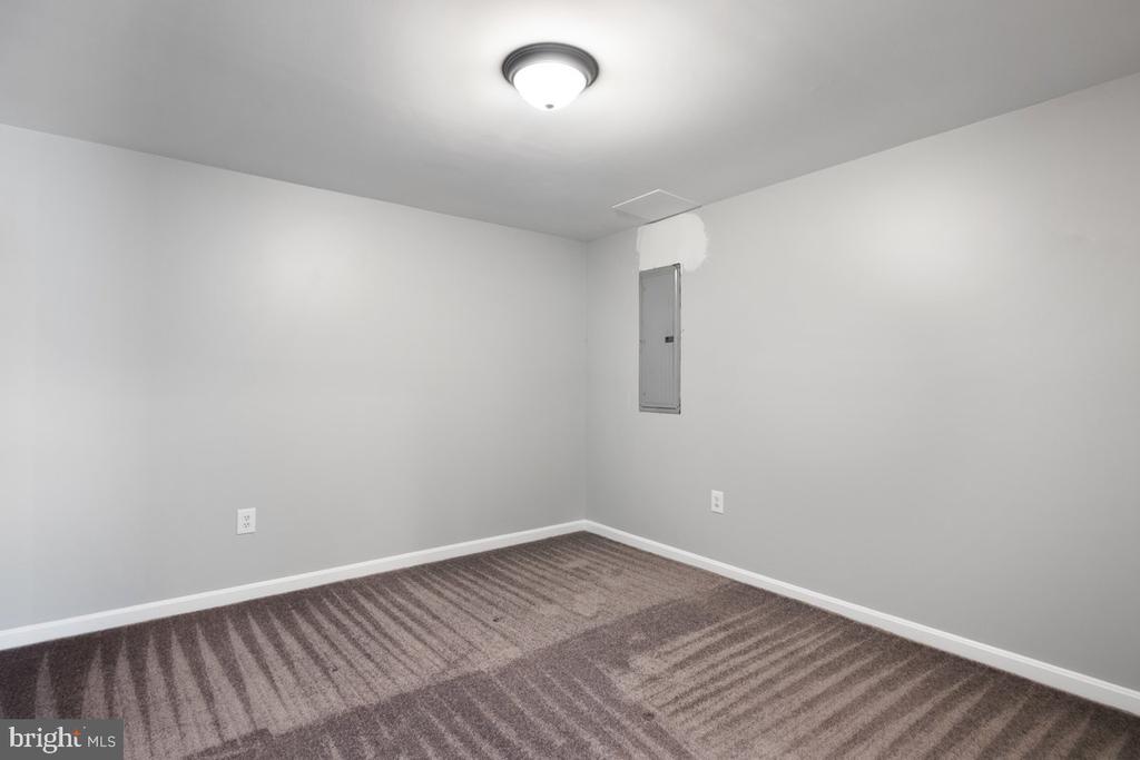 12 GLENBROOK RD