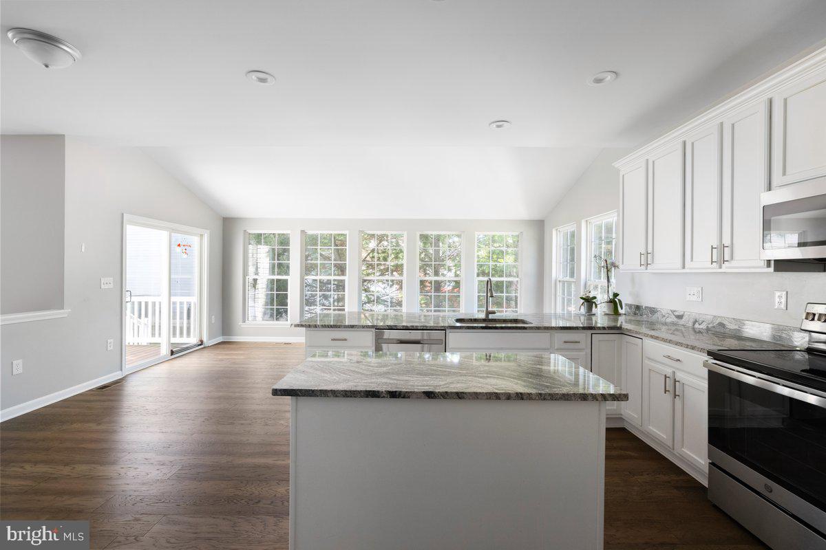 12 GLENBROOK RD