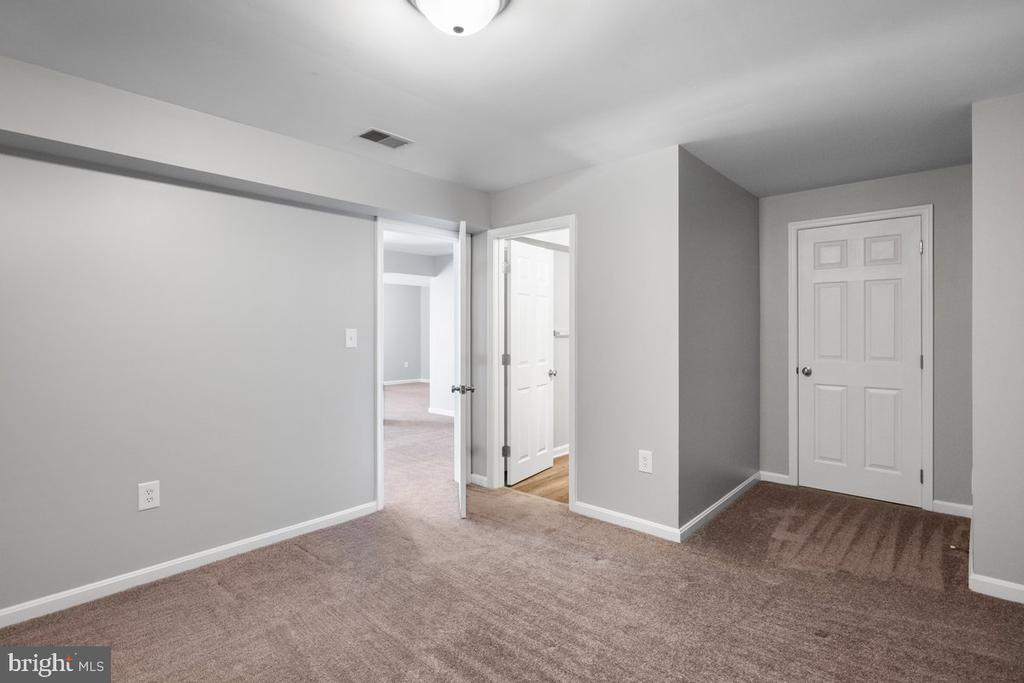12 GLENBROOK RD