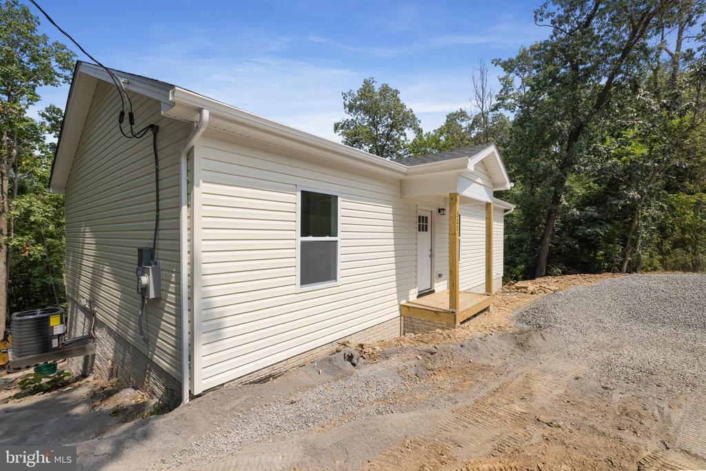 327 Red Bird Ln