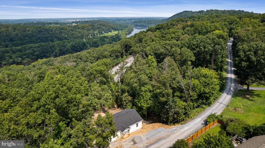 327 Red Bird Ln