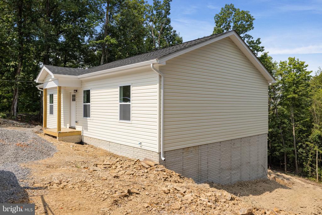 327 Red Bird Ln