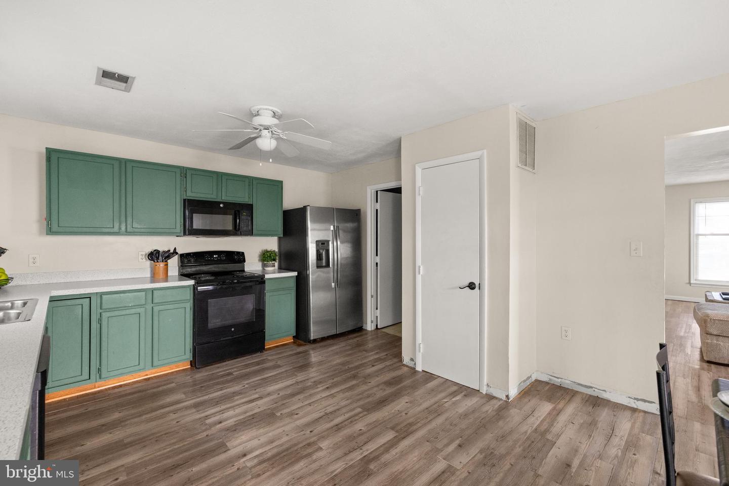 141 E Park Ave
