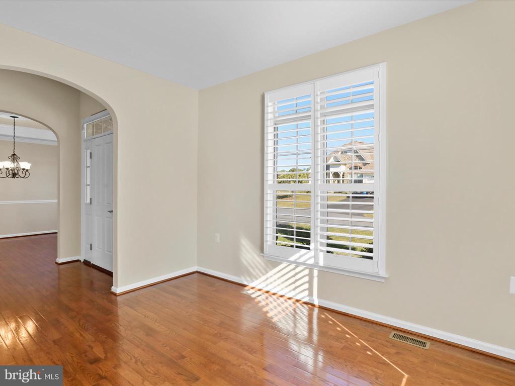 101 POTOMAC CROSSING STREET