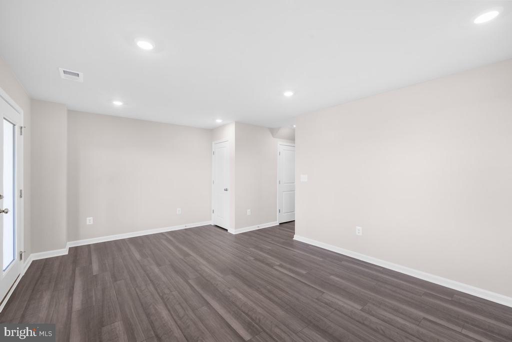 569 SEEBACK DR