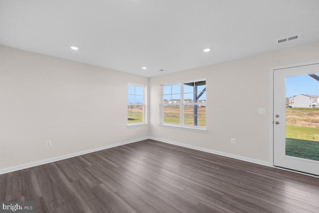 569 SEEBACK DR