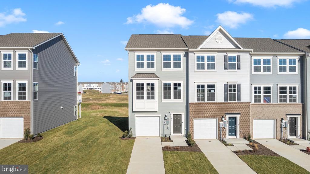569 SEEBACK DR
