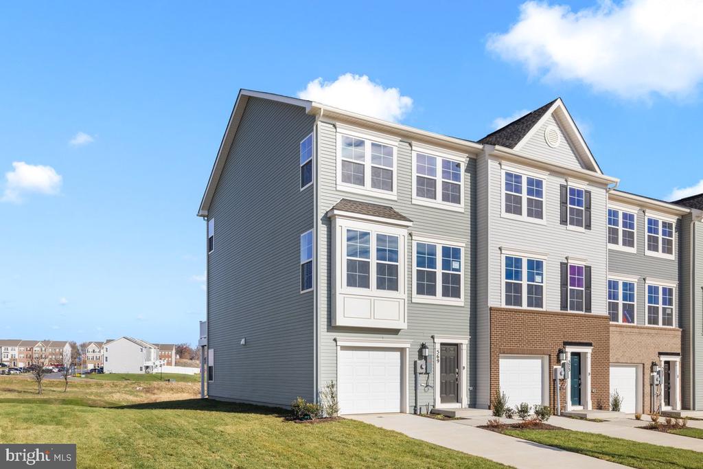 569 SEEBACK DR