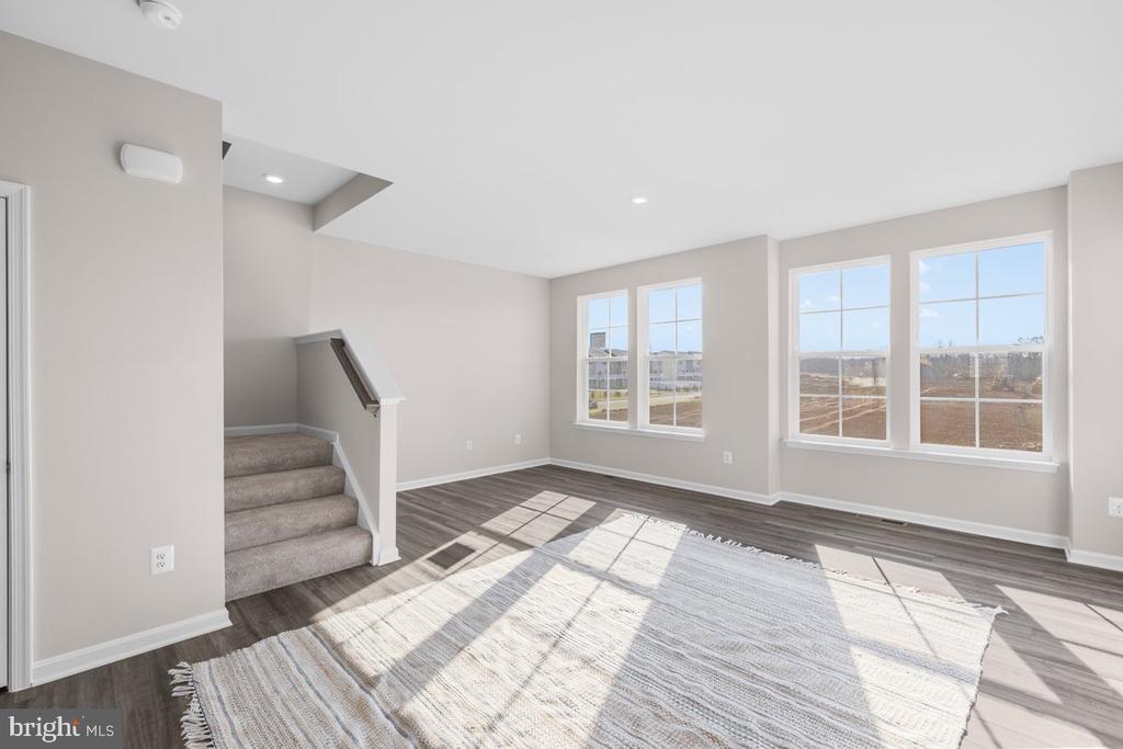 569 SEEBACK DR