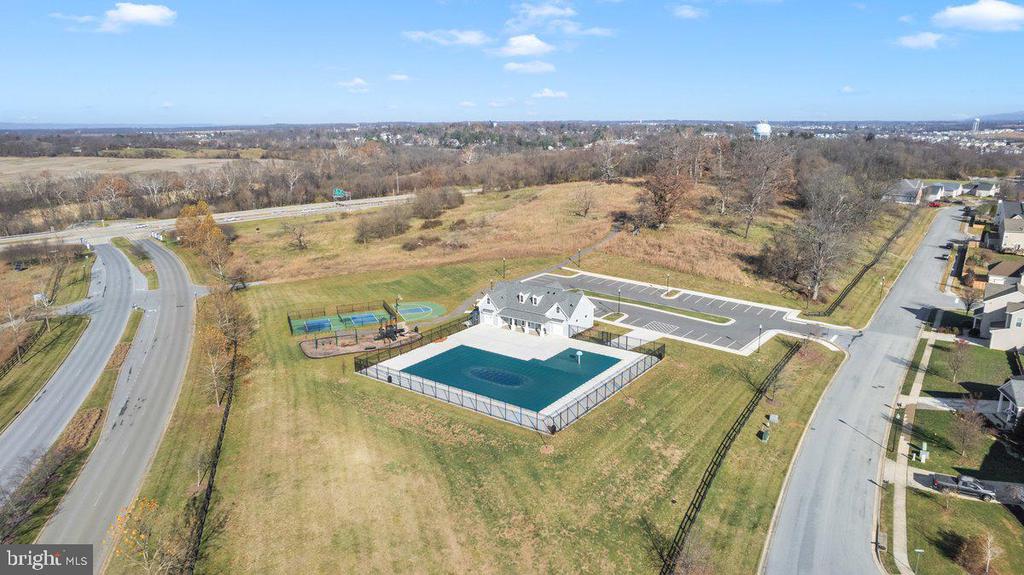 569 SEEBACK DR