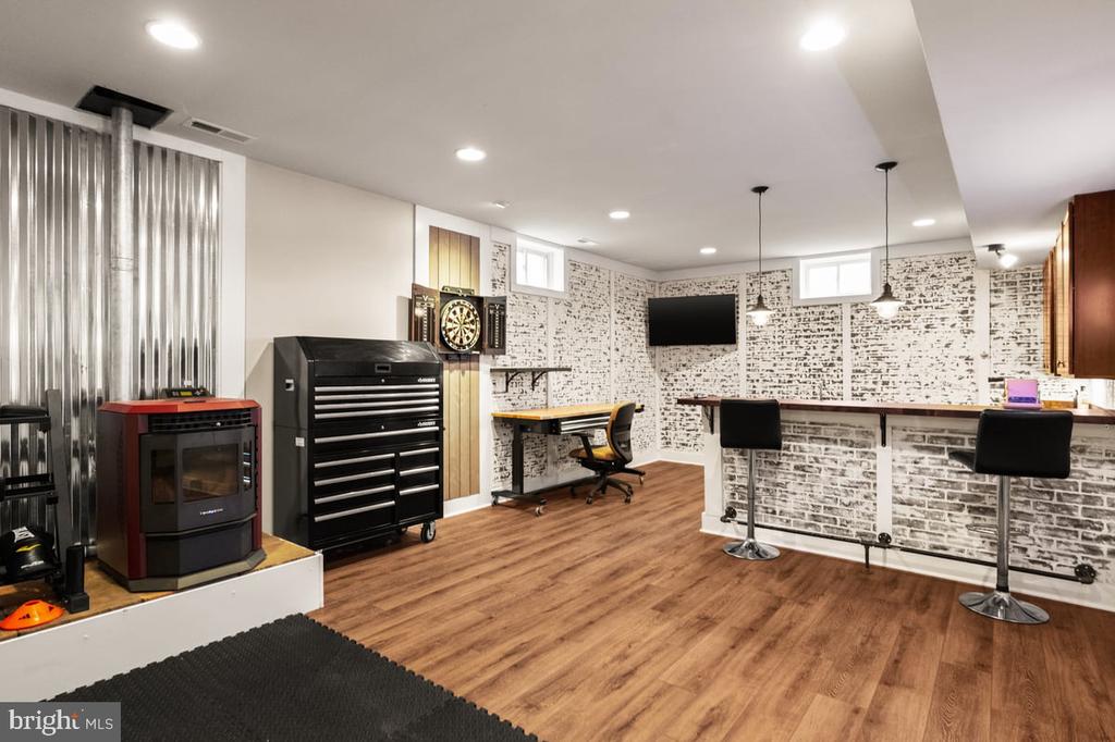 328 MULTNOMAH LANE