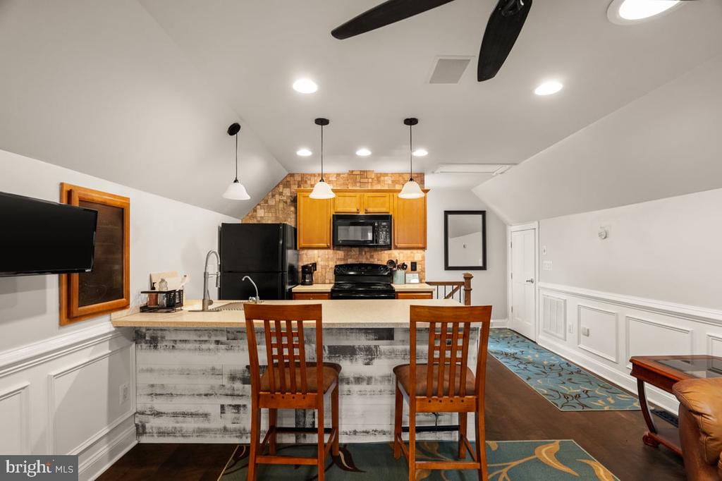 328 MULTNOMAH LANE