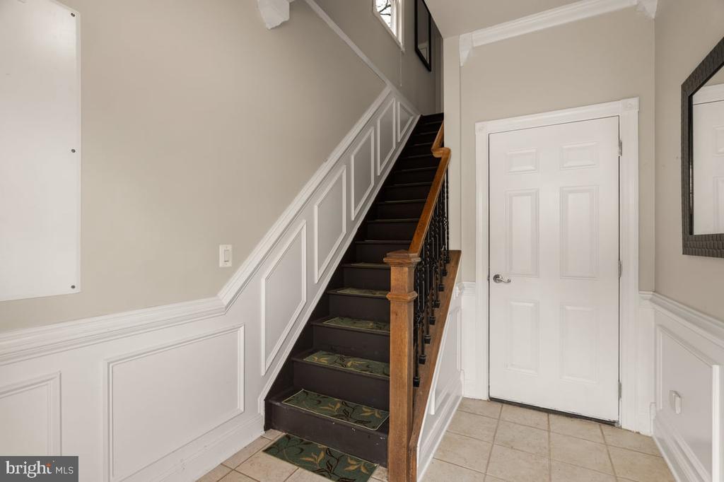 328 MULTNOMAH LANE