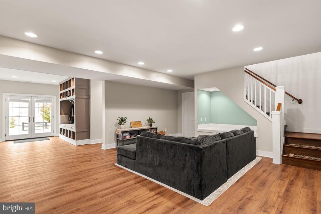 328 MULTNOMAH LANE