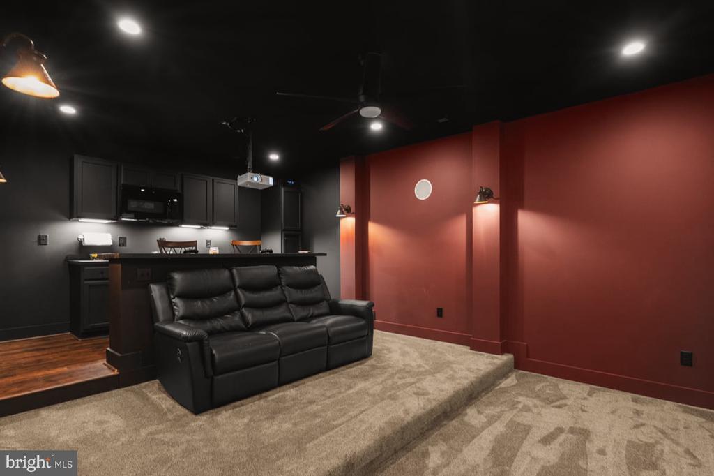 328 MULTNOMAH LANE