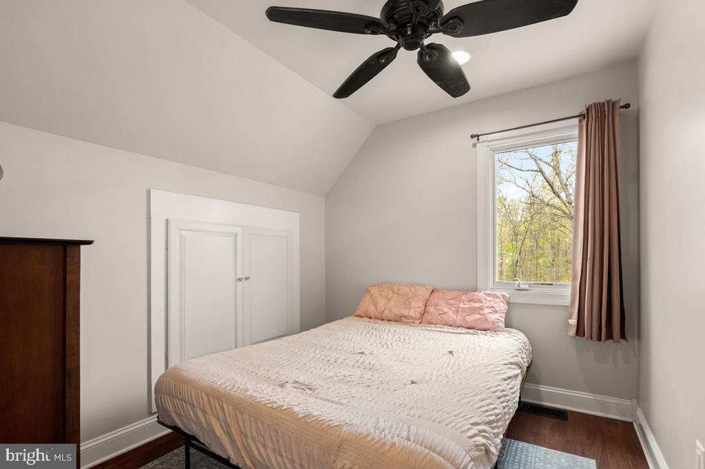 328 MULTNOMAH LANE