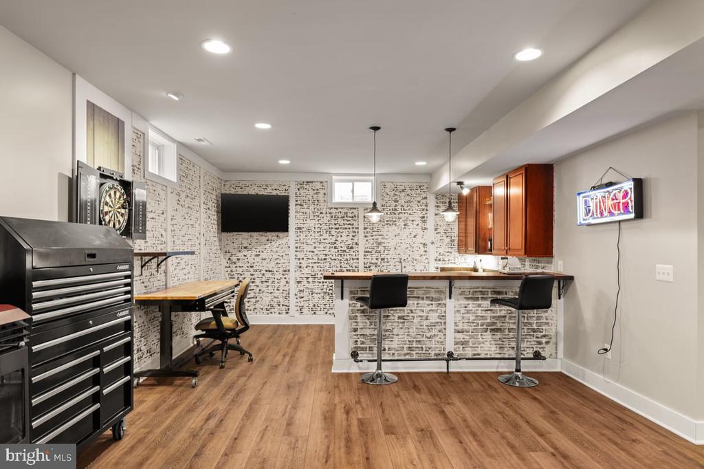 328 MULTNOMAH LANE
