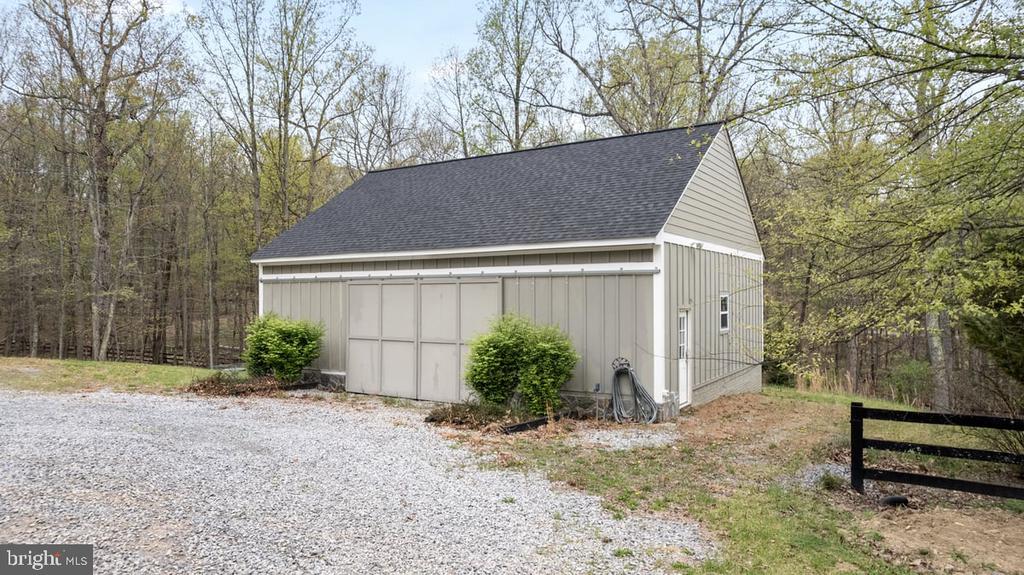 328 MULTNOMAH LANE