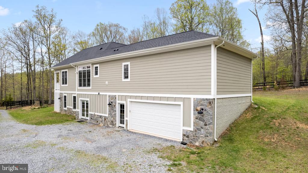 328 MULTNOMAH LANE