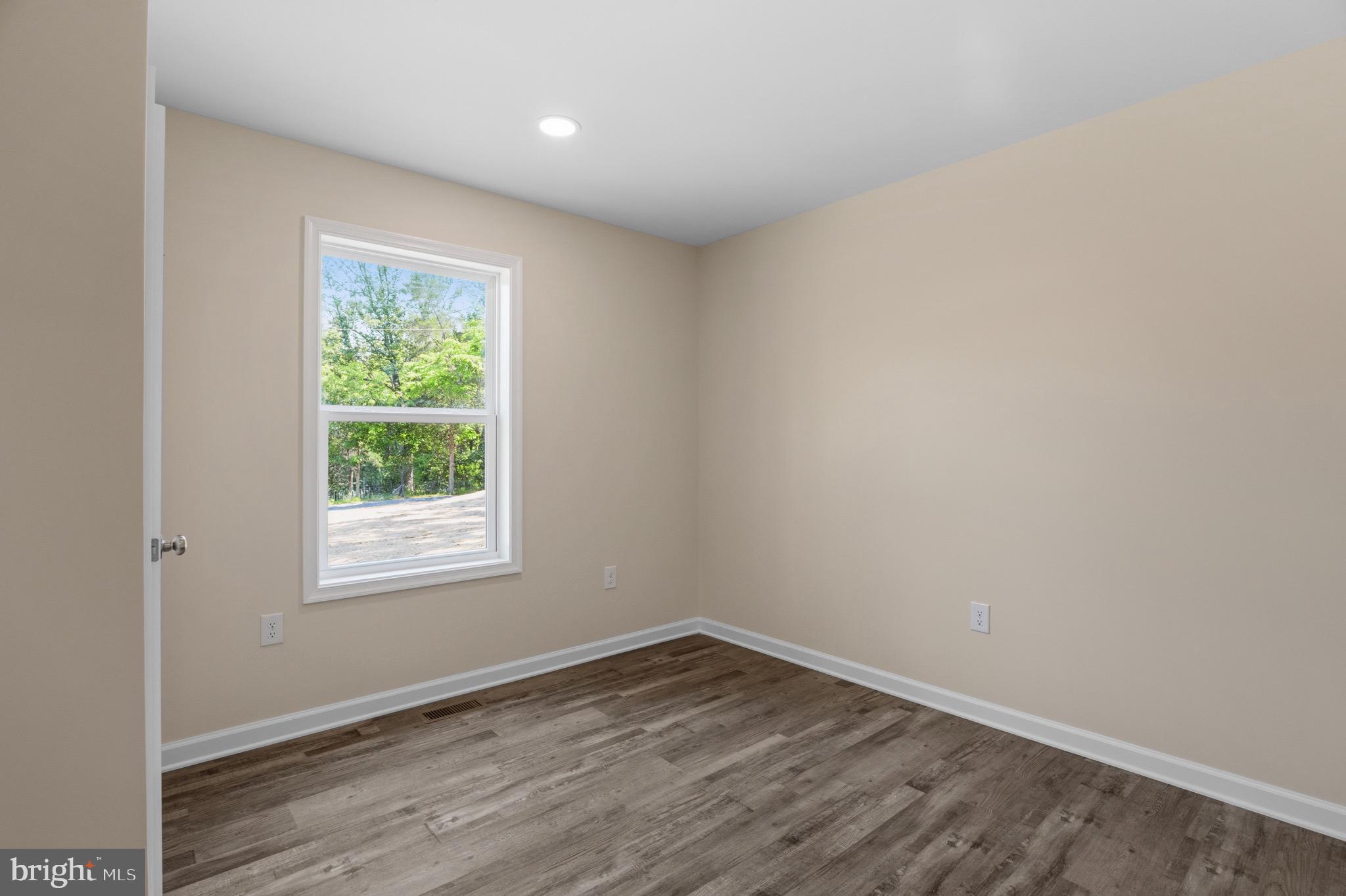 292 DAWN LANE