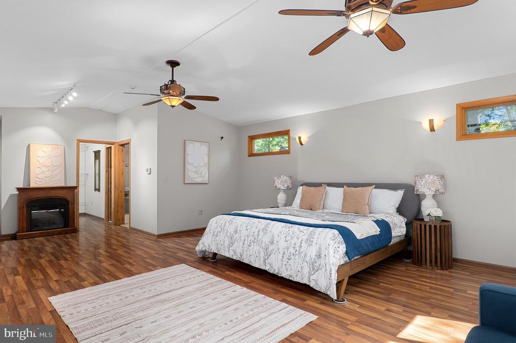 715 MOUNT VISTA TRAIL