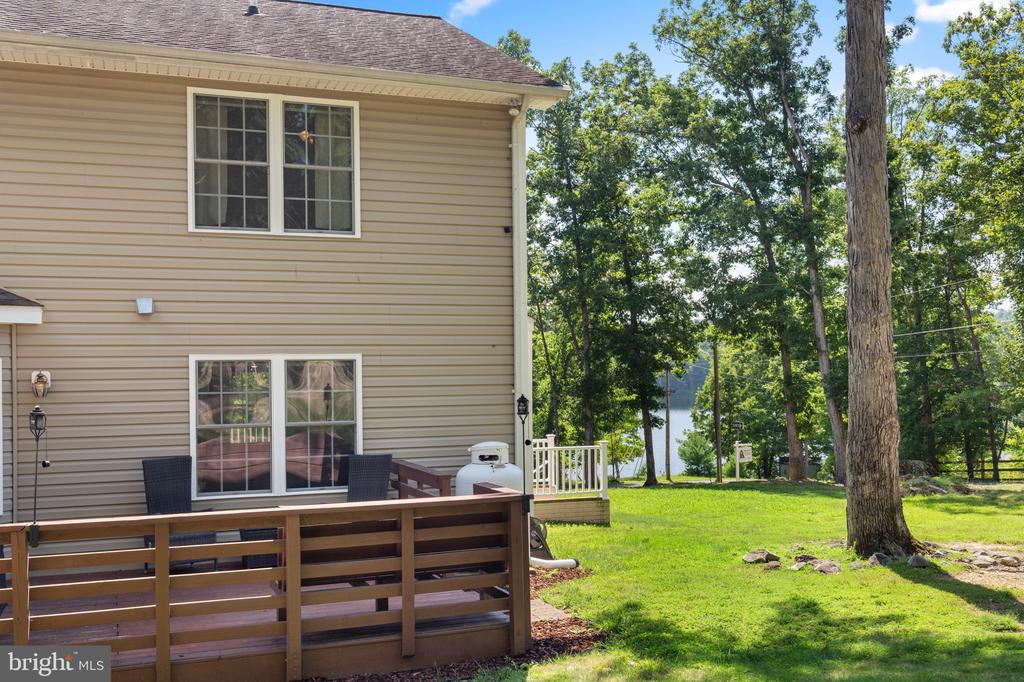1702 LAKESIDE DRIVE