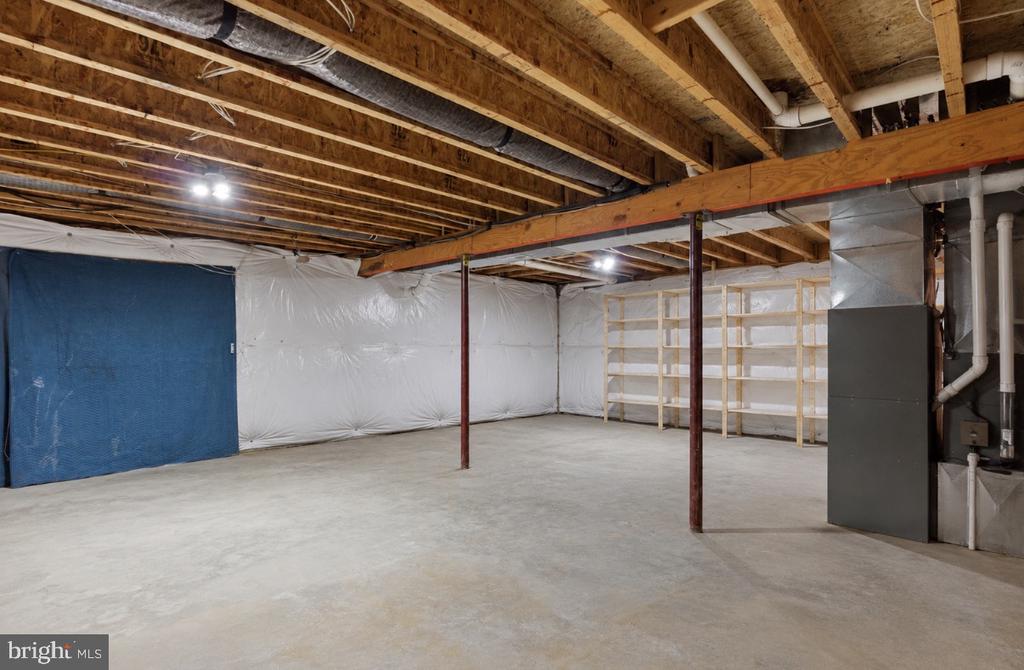 1702 LAKESIDE DRIVE